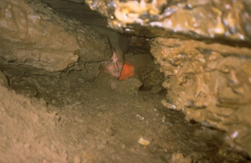 Erdmannshöhle (cave): Unterer Bachgang, Folterkammer; lower streamway, torments vault
